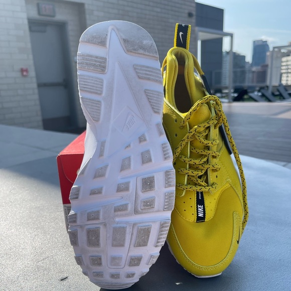 Like New Huarache Unisex Sneaker - Picture 2 of 4